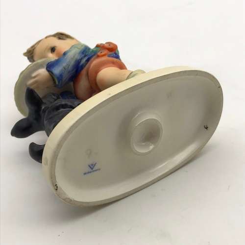 Cute Hummel `Begging His Share` Figurine (9)