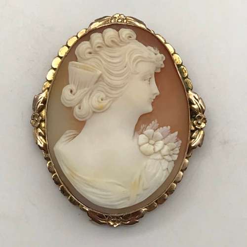 Beautiful Vintage Cameo Brooch or Pendant