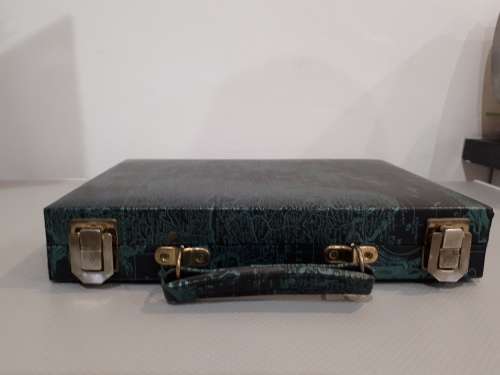 BACKGAMMON SET IN LEATHER CASE(VERY GOOD CONDITION LOOKS NEW)