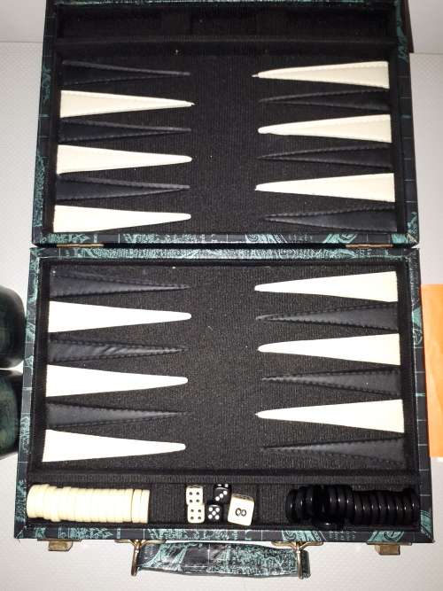 BACKGAMMON SET IN LEATHER CASE(VERY GOOD CONDITION LOOKS NEW)