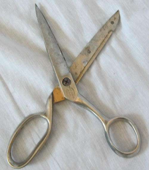 OLD SCISSOR