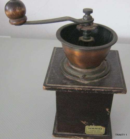 VINTAGE COFFEE GRINDER BY HARIO(+-19CM HIGH)