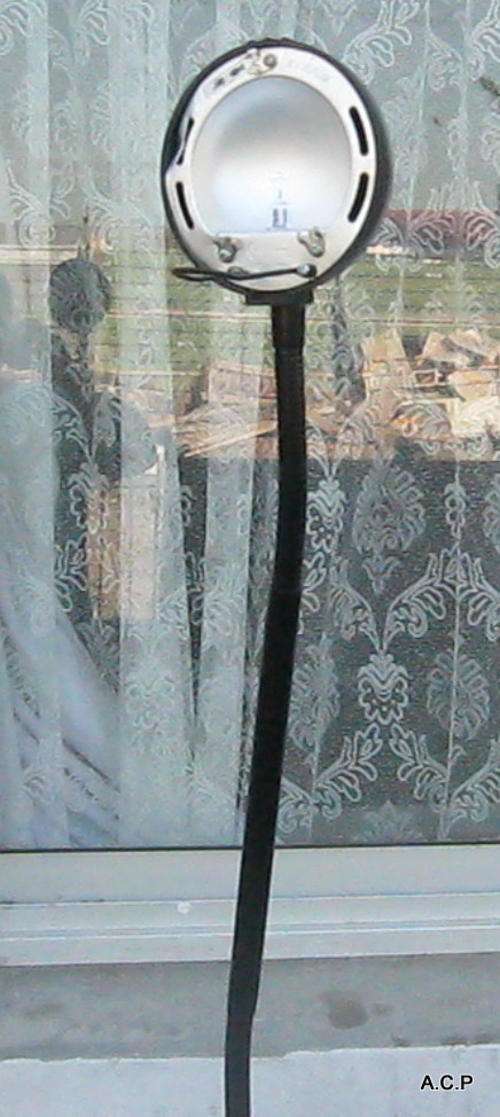 LIGHT STAND - NOT TESTED