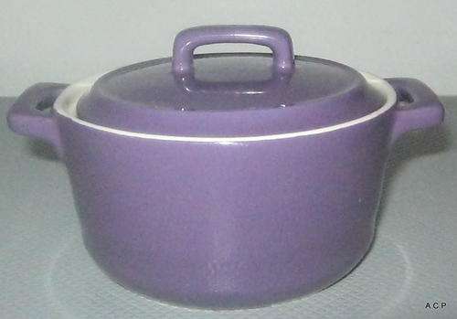 Maxwell & Williams Grabbers  Mini Round Casserole in Purple