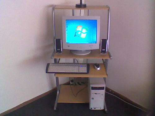 PENTIUM 4 COMPUTER, starting @ R1, no reserve! Excellent condition!