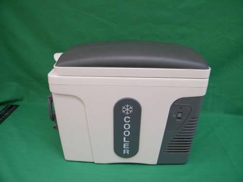 Mini Car Cooler Box, 12V DC (Cooler and Warmer) (Parcel Type: M&B) (Price Reduced)