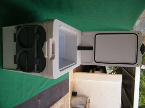 Mini Car Cooler Box, 12V DC (Cooler and Warmer) (Parcel Type: M&B) (Price Reduced)