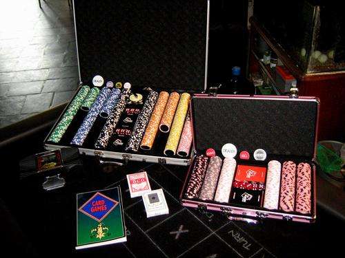 POKER TABLE AND CHIPS * HIS 'N HERS * COMPLETE !! BARGAIN !!