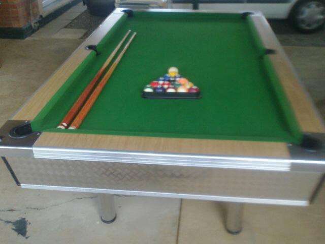 POOL TABLE & ACCESSORIES