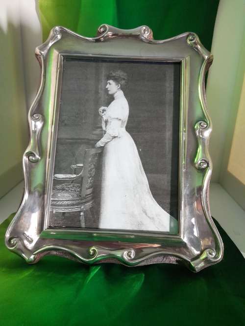 SILVER PICTURE FRAME