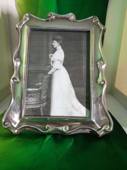 SILVER PICTURE FRAME