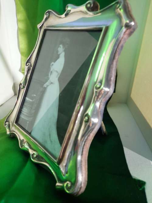 SILVER PICTURE FRAME