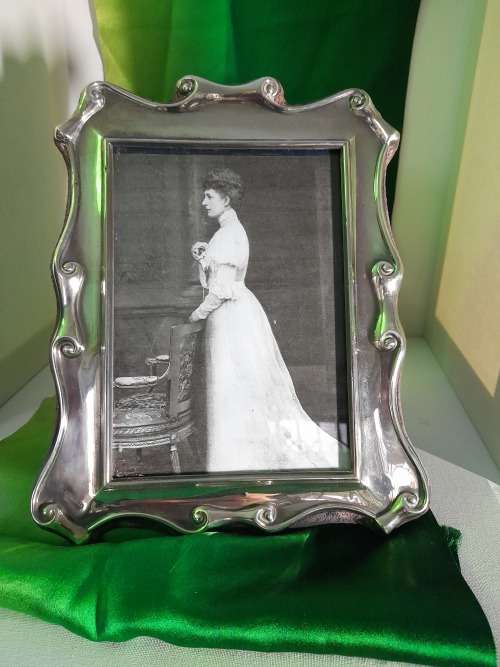 SILVER PICTURE FRAME