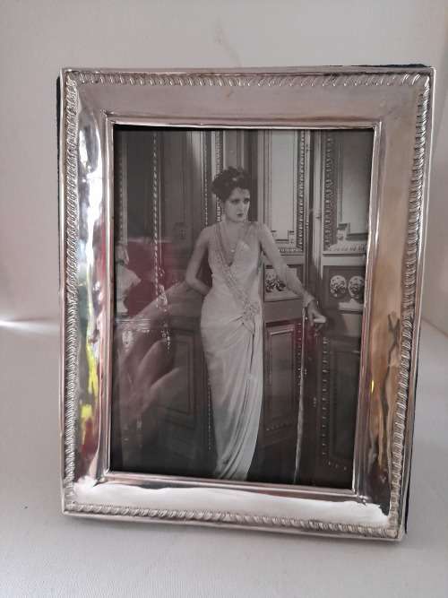 SILVER PICTURE FRAME