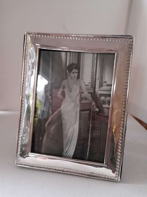 SILVER PICTURE FRAME