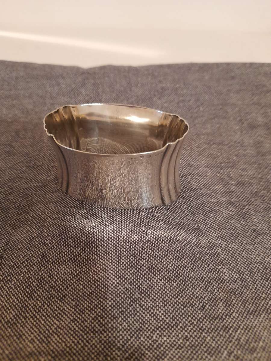 SILVER SERVIETTE RING