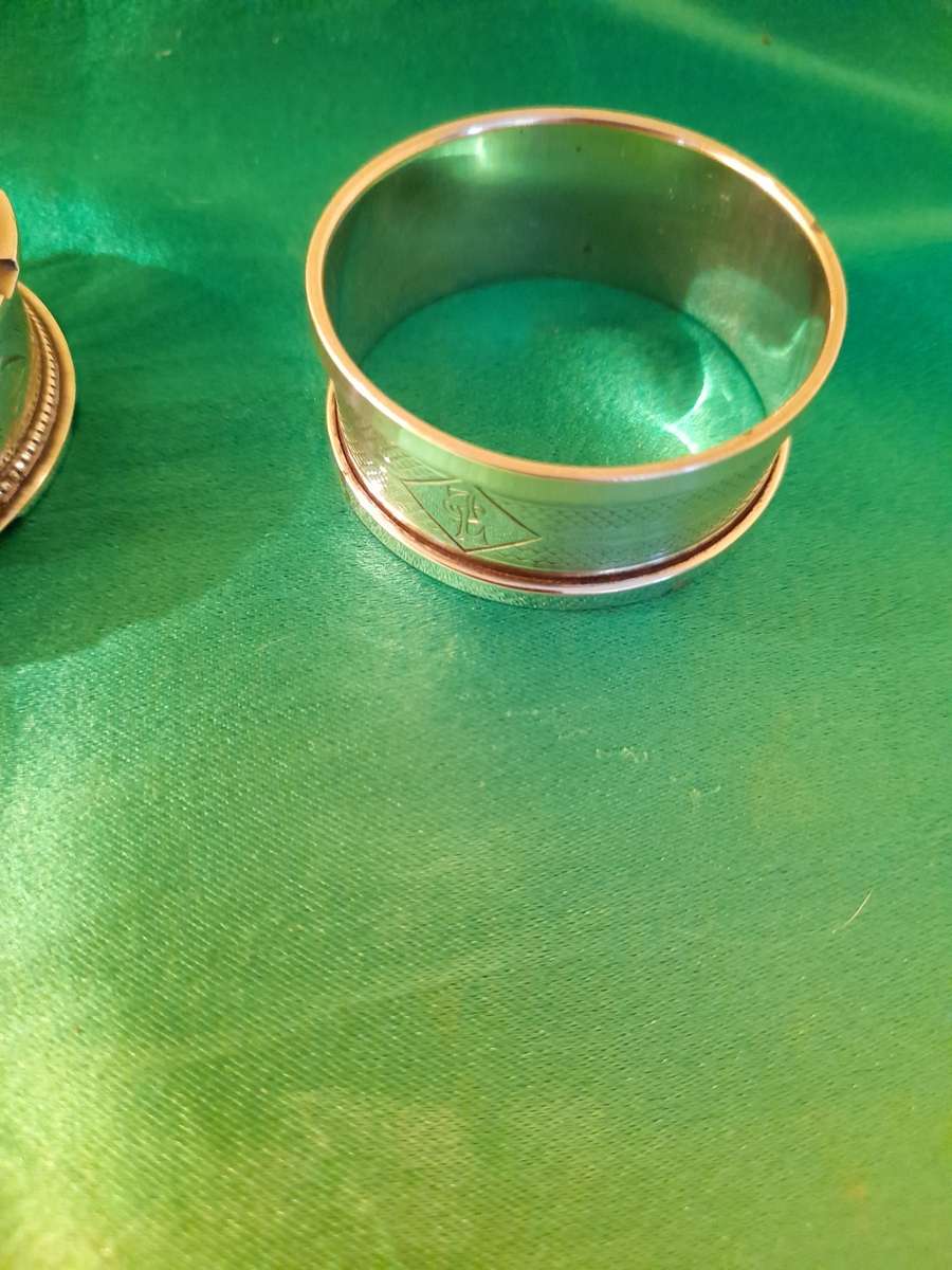 SILVER SERVIETTE RINGS