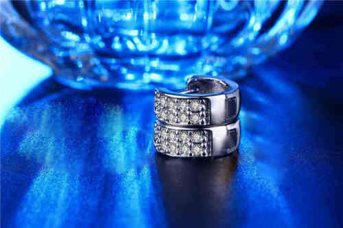 Fetching White Gold Filled Earrings With 1,00ct Simulated Diamonds