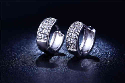 Fetching White Gold Filled Earrings With 1,00ct Simulated Diamonds