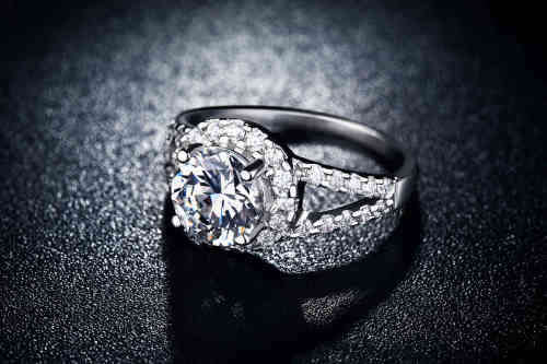 BRILLIANT!!  1.38ct Simulated Diamond Ring Size 7 US