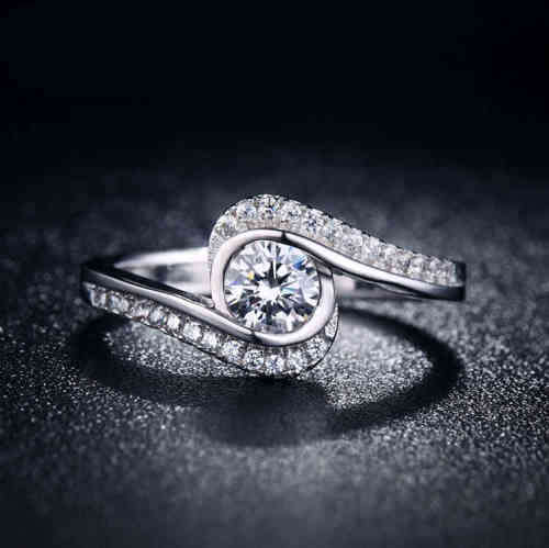 Luxury White Gold Filled Ring With Simulated Diamond Size 6;7 US