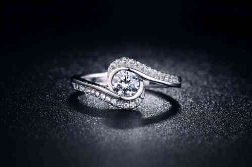 Luxury White Gold Filled Ring With Simulated Diamond Size 6;7 US