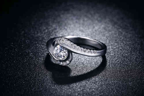 Luxury White Gold Filled Ring With Simulated Diamond Size 6;7 US