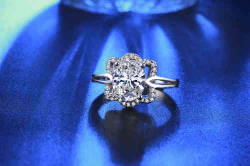 White Gold Filled Flower ring with Simulated Diamond Size 6  US