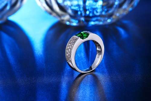S925 Stamped Ring With Simulated Emerald Size 6 ; 7 US