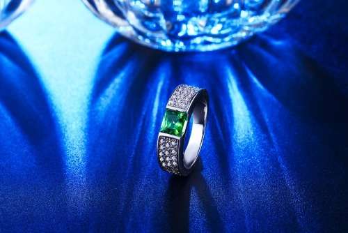S925 Stamped Ring With Simulated Emerald Size 6 ; 7 US