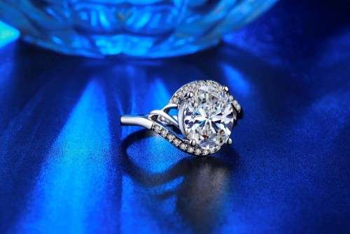 MSR281 White Gold Filled Ring With Simulated Bijoux Diamond Size 7