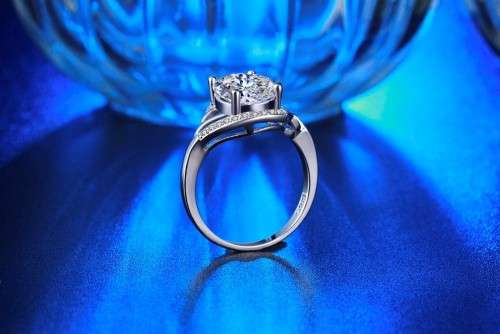 MSR281 White Gold Filled Ring With Simulated Bijoux Diamond Size 7