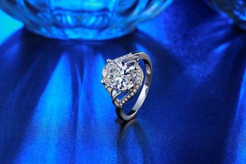 MSR281 White Gold Filled Ring With Simulated Bijoux Diamond Size 7