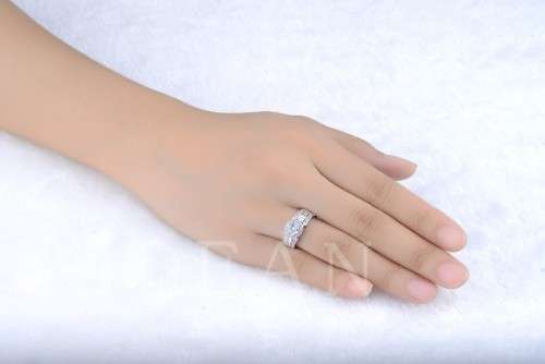 Gorgeous White Gold Filled 1.2ct Simulated Diamond Ring Size 6 US