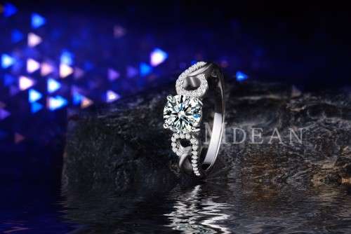 Solid Sterling Silver Ring With 1ct Simulated Diamond Size 7 US