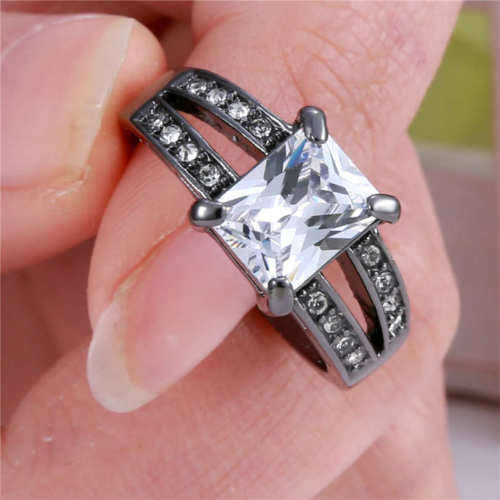 Stunning 18kt Black Gold Filled Ring With 17 Simulated Diamonds Size 9 US