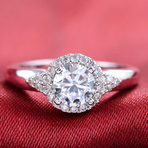 Captivating 10kt White Gold Filled Ring With Simulated Diamonds Size 6 US