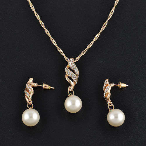 Alluring Gold Plated Pearl Necklace And Earrings Set (June Bithstone)