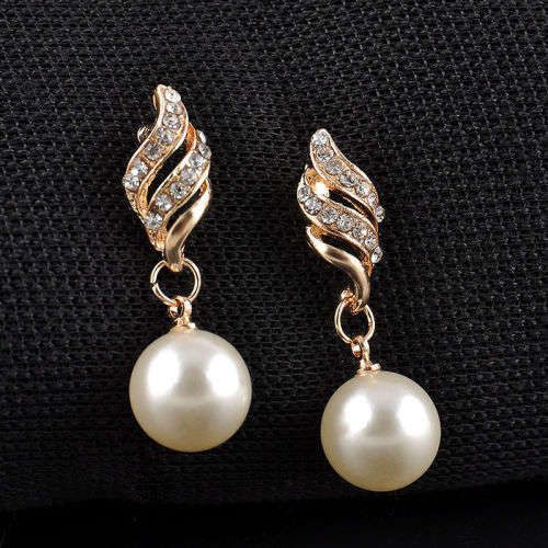 Alluring Gold Plated Pearl Necklace And Earrings Set (June Bithstone)
