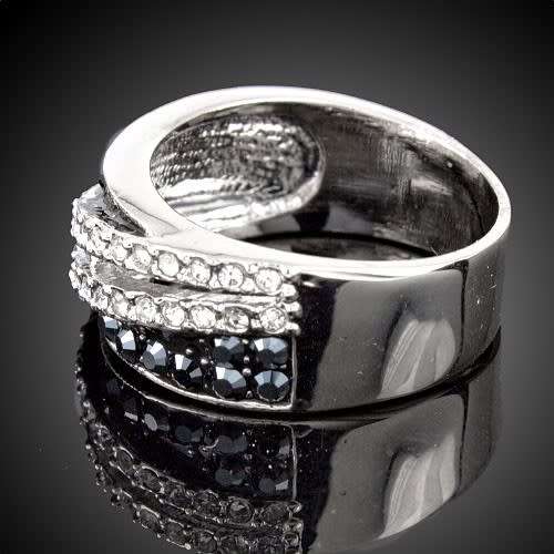 White Gold Filled Ring With 34 Simulated 1.2ct Diamonds And 16 Black Awn Stones Size 6 US