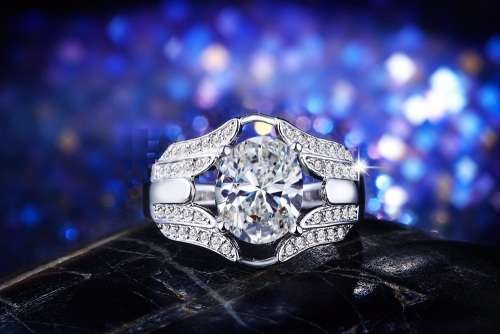 AMAZING!!  Ring With 49 2ct Hand Crafted Simulated Diamonds Size 6 US