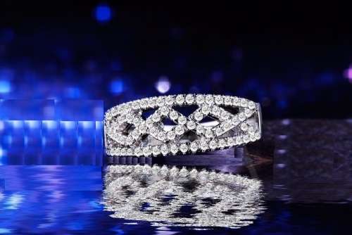 BRILLIANT!!   White Gold Filled Ring With 1.0ct Simulated Diamond Size 6 US