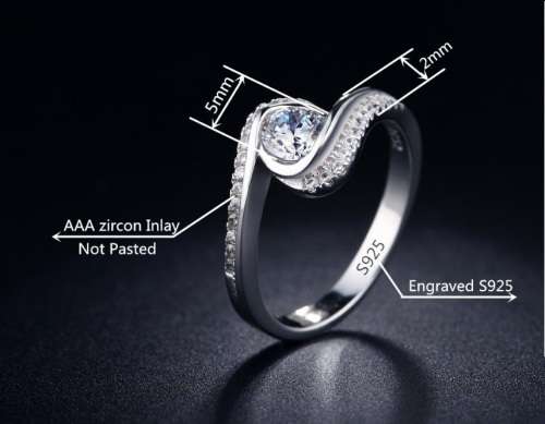 FANTASTIC!! Ring With 27 Simulated Diamonds Size 8 US