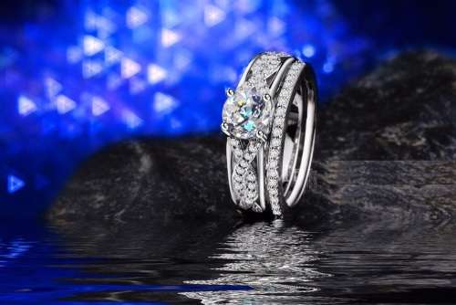 GORGEOUS!! Ring Set With 1,38ct  Simulated Diamonds Size 8 US