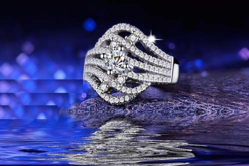 EXQUISITE!! 1,2ct Ring With Simulated Diamonds Size 6; 7; 8 US