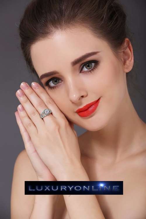 Solid Sterling Silver Ring With 1ct Simulated Green Diamonds