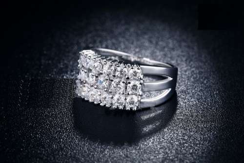 CAPTIVATING! Ring With 17 2,25ct Hand Crafted Simulated Diamonds Size 6 US