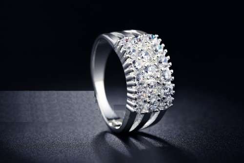 CAPTIVATING! Ring With 17 2,25ct Hand Crafted Simulated Diamonds Size 6 US