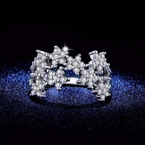 SUPERB! Star Ring With 1,25ct  Simulated Diamonds Size  6; 7; 8 US
