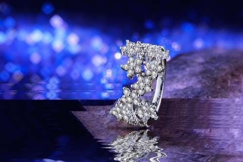 SUPERB! Star Ring With 1,25ct  Simulated Diamonds Size  6; 7; 8 US